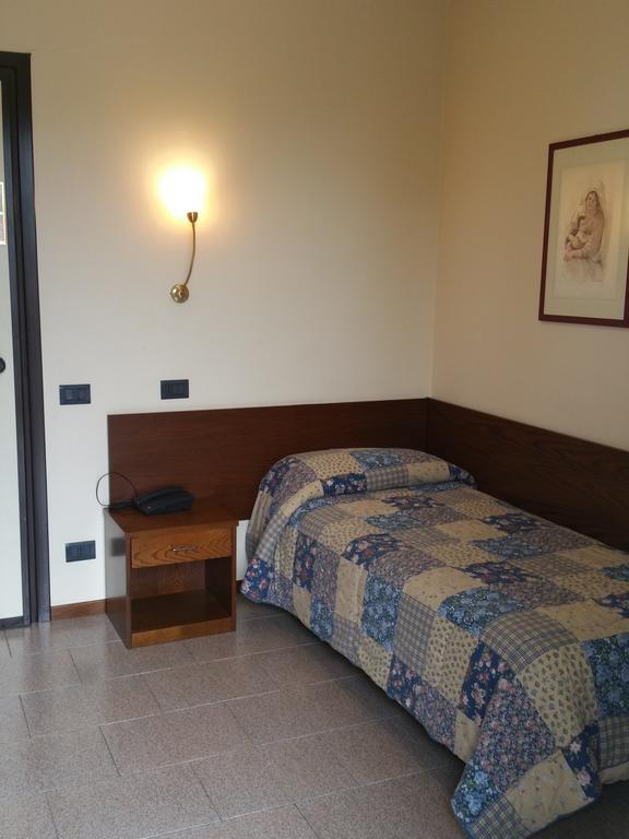 Hotel 5 Vie Almenno San Salvatore Room photo