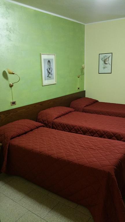 Hotel 5 Vie Almenno San Salvatore Room photo