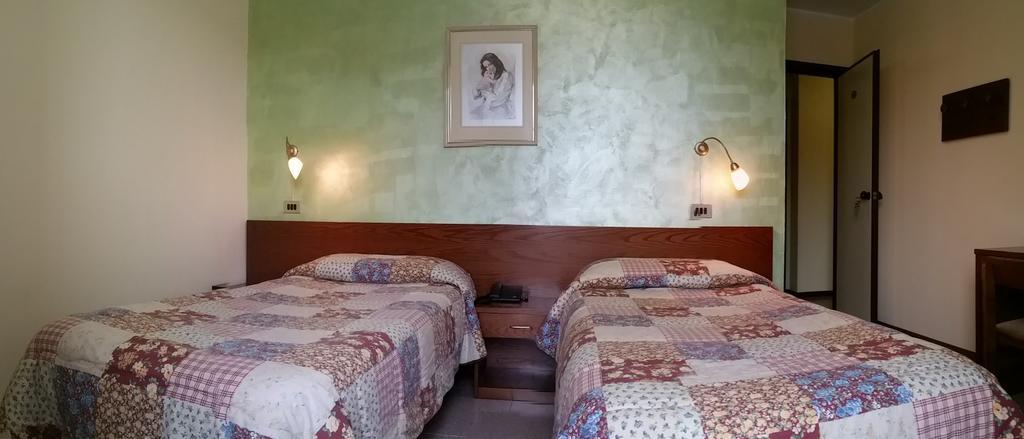 Hotel 5 Vie Almenno San Salvatore Room photo