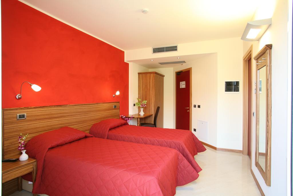 Hotel 5 Vie Almenno San Salvatore Room photo
