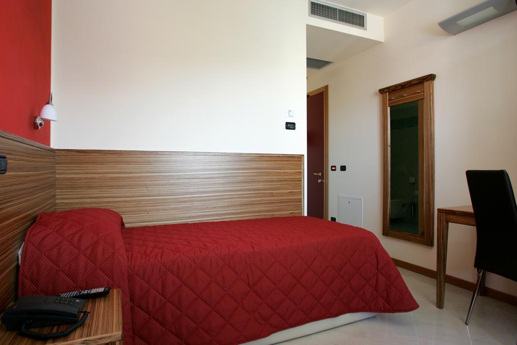 Hotel 5 Vie Almenno San Salvatore Room photo